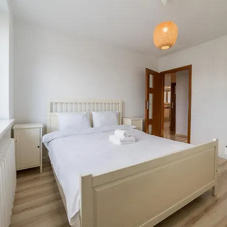Piatkowo 2-bedroom By Bookinghost Appartement