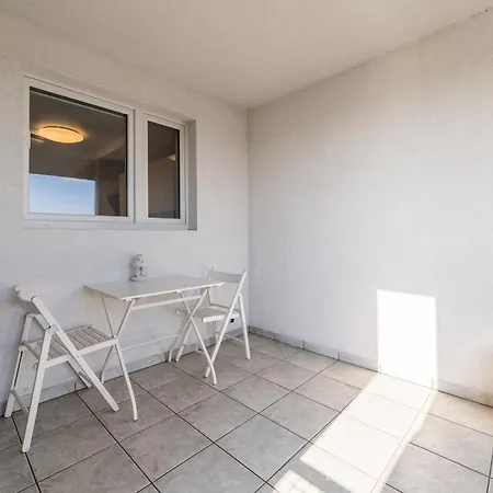 Piatkowo 2-bedroom By Bookinghost 아파트 *